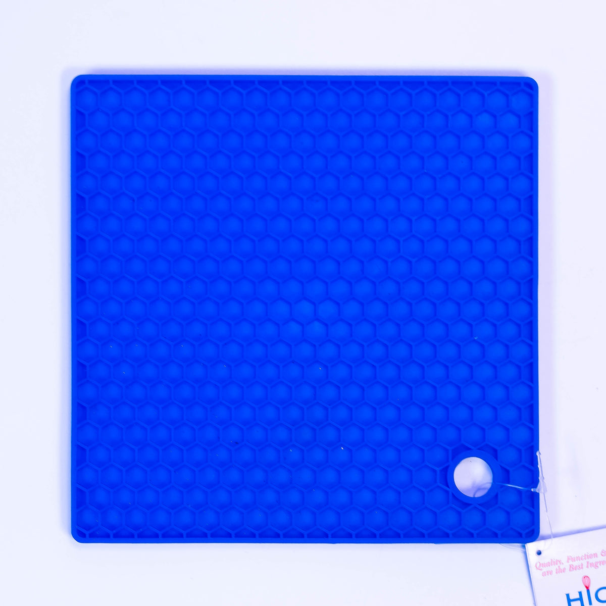 Zoni Stores food grade silicone trivets used as kitchen accessories, heat-resistant and flexible for protecting surfaces from hot cookware.