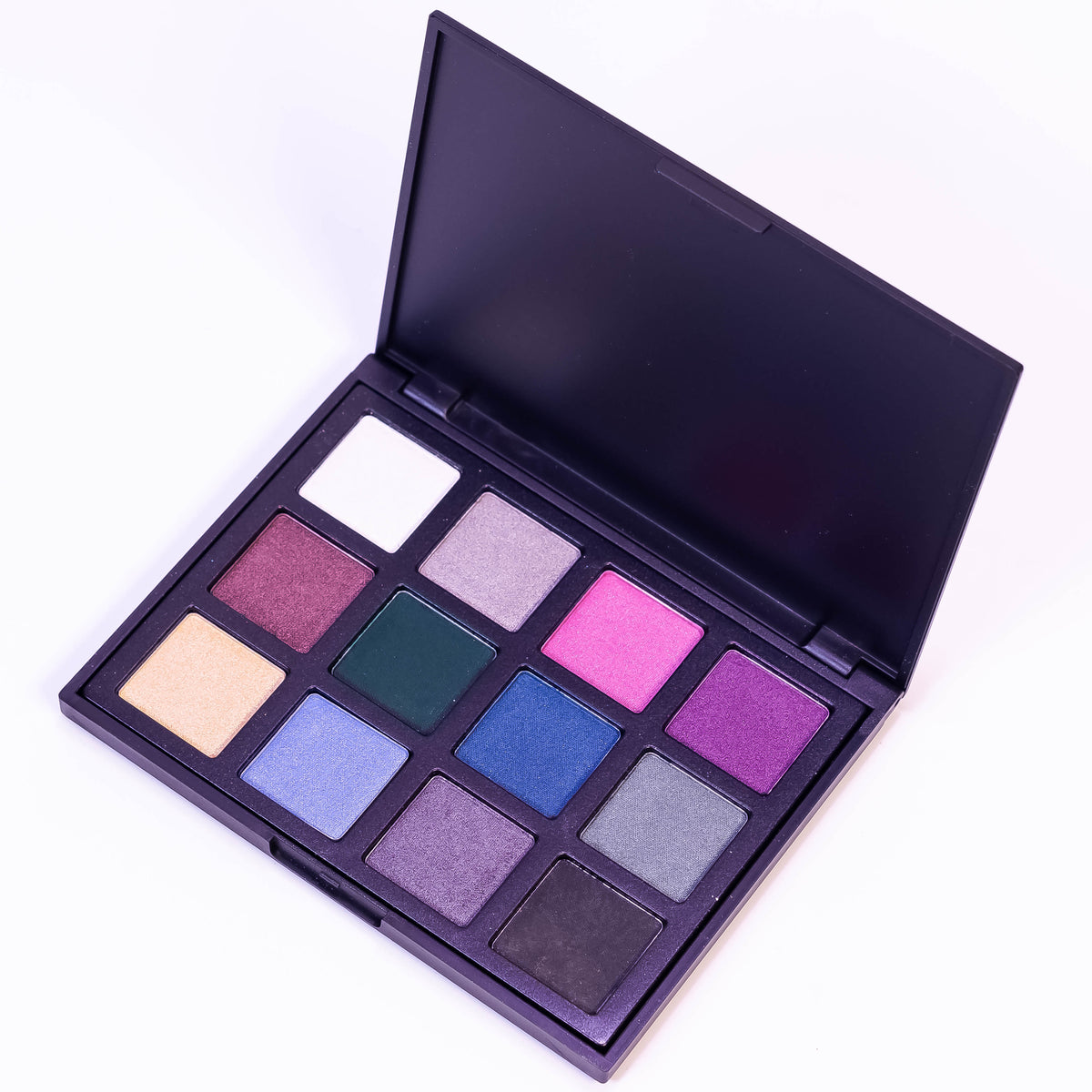 Zoni Stores MORPHE Radiant Reflections shimmering eyeshadow palette with 12 natural-toned shades for glowing eye looks.