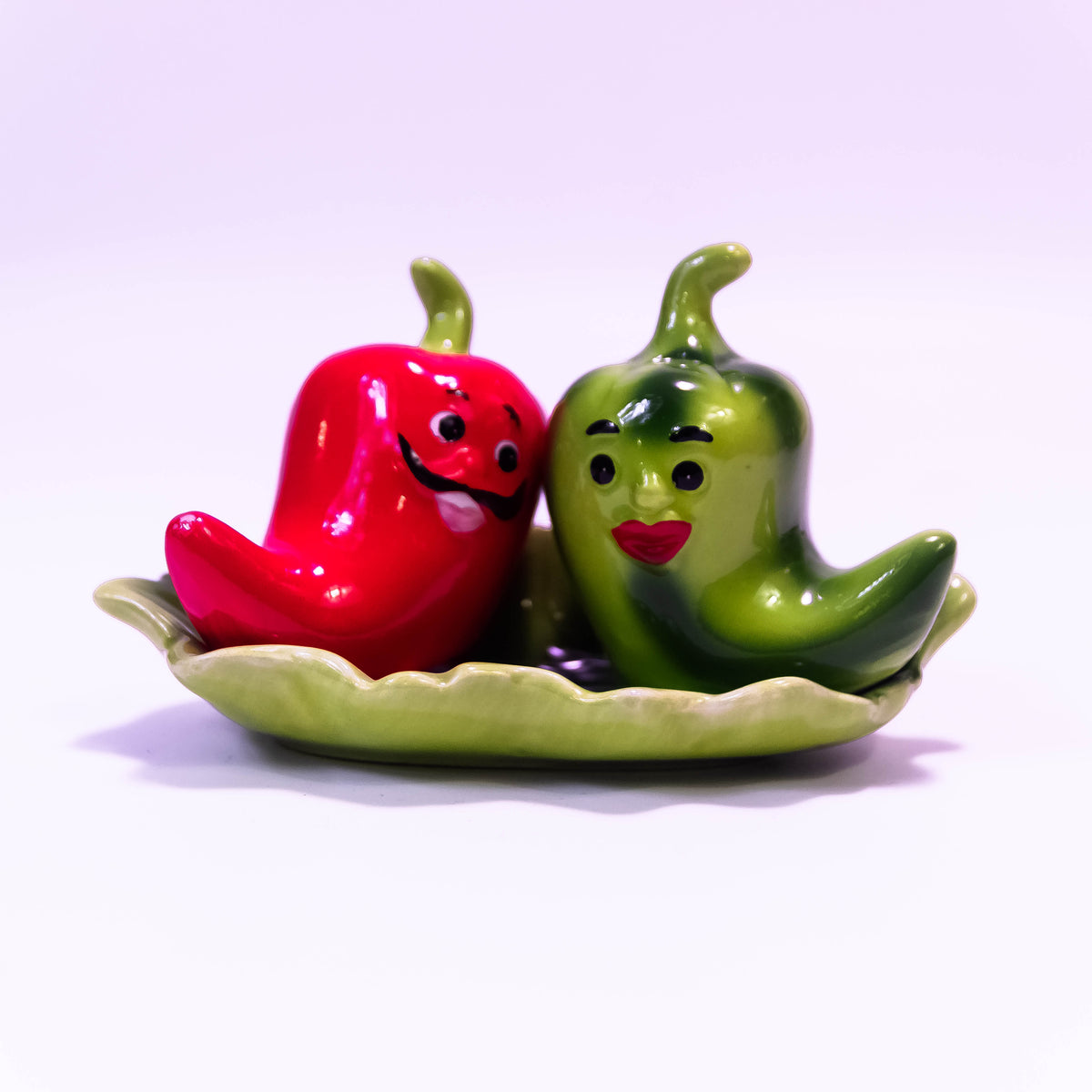 Green pepper-shaped salt box by ZoniStores, decorative kitchen storage for salt, with a vibrant green pepper design.
