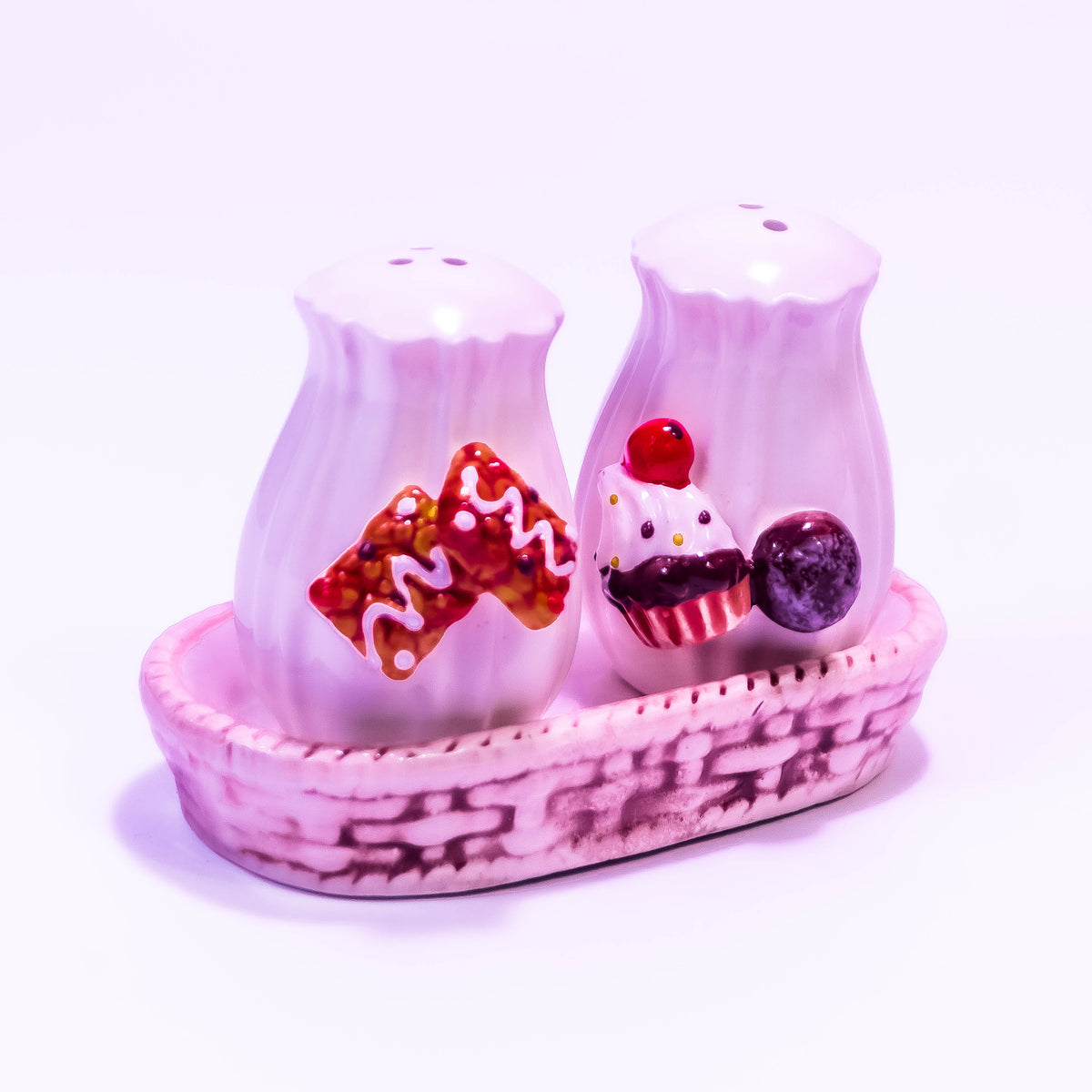 ZoniStores cookie and cupcake-shaped salt box with a decorative design, ideal for kitchen storage and seasoning.