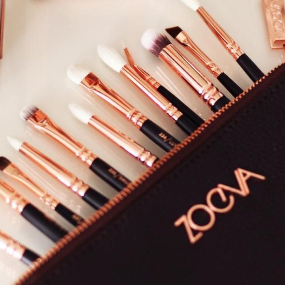 Zoeva 12-piece eye makeup brushes set in brown, including various brushes for eyeshadow, eyeliner, and blending.