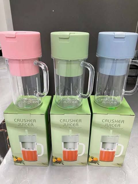 2in1 Rechargeable USB Juicer with Handling Cup and Direct Silicone Straw.