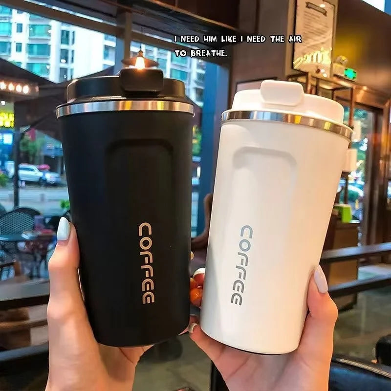 Lightweight coffee cup for packaging and serving drinks