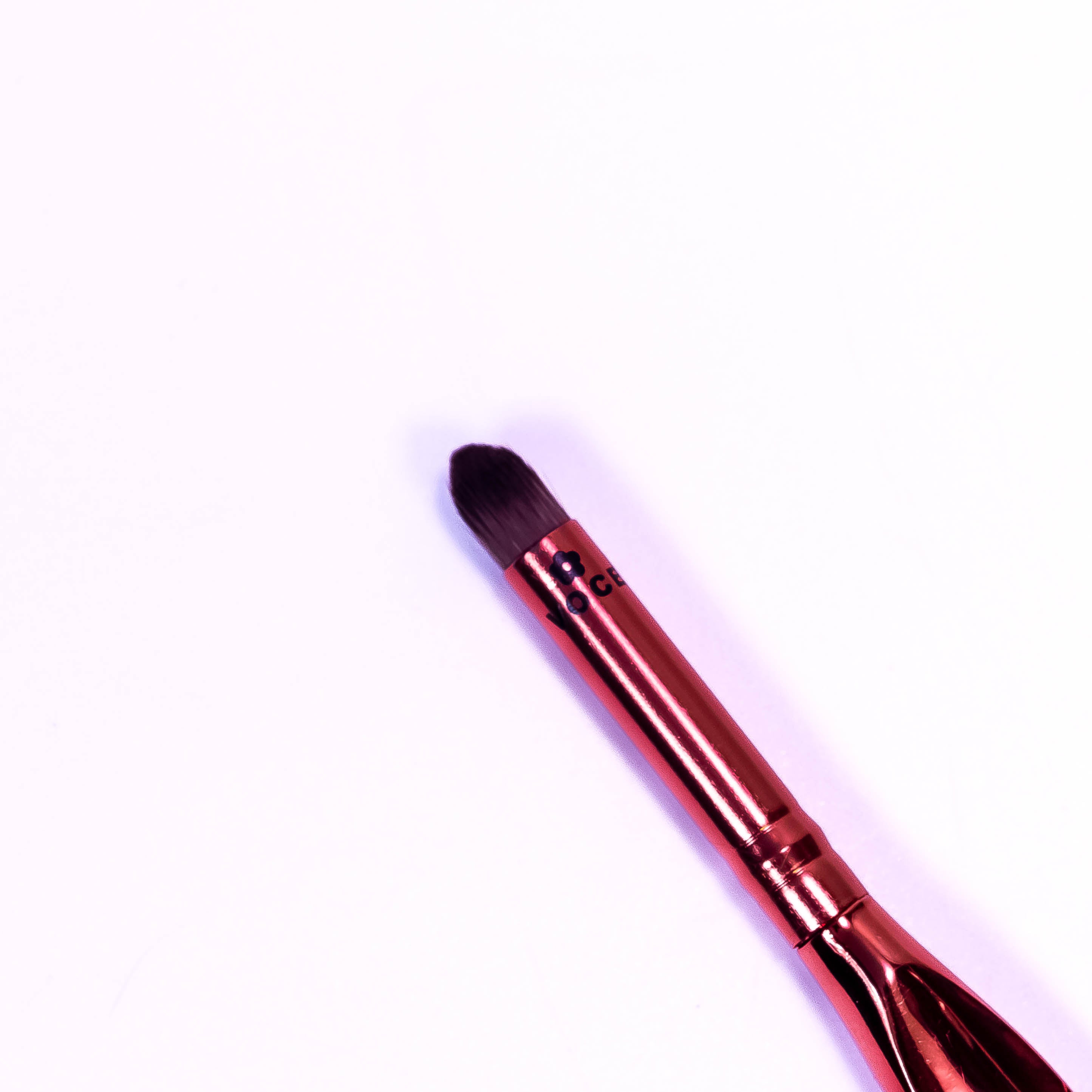Voce Fluffy Crease Makeup Brush: Effortless Blending for Defined Crease