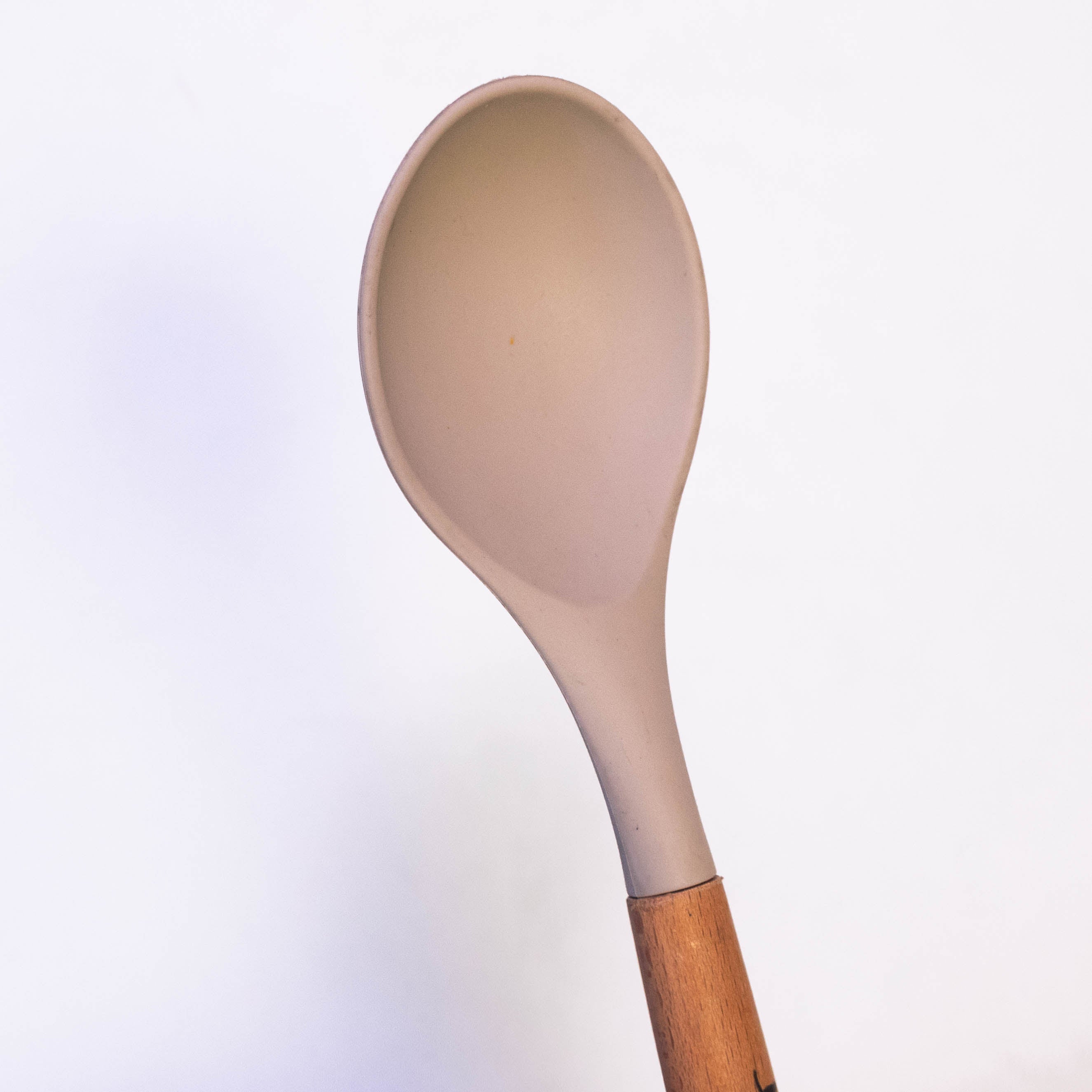 OEM Color Simple Durable Food Grade Kitchen Silicone Serving Spoon with Wooden Handle