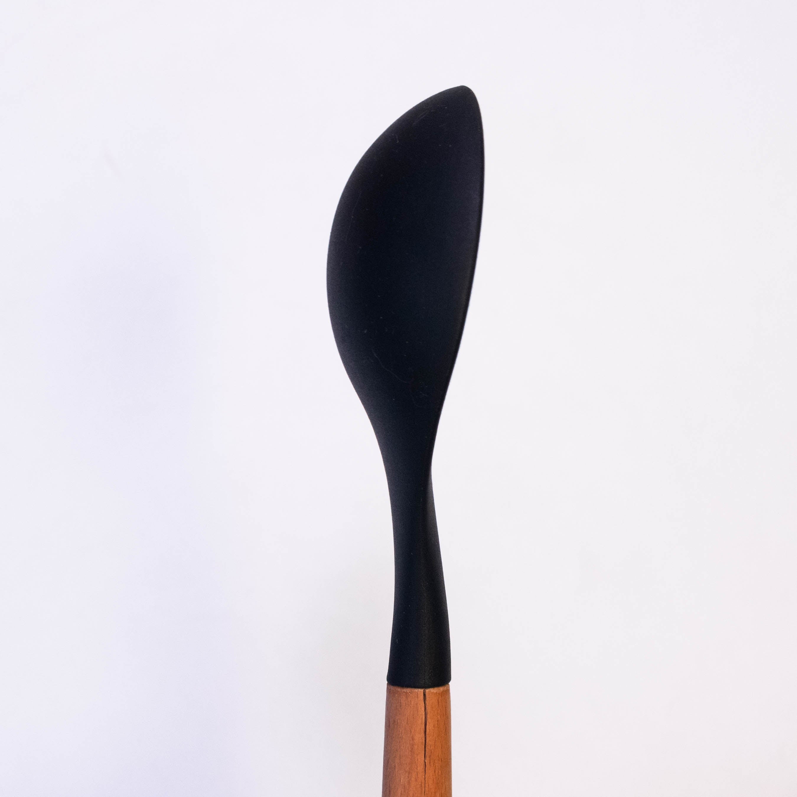 OEM Color Simple Durable Food Grade Kitchen Silicone Serving Spoon with Wooden Handle