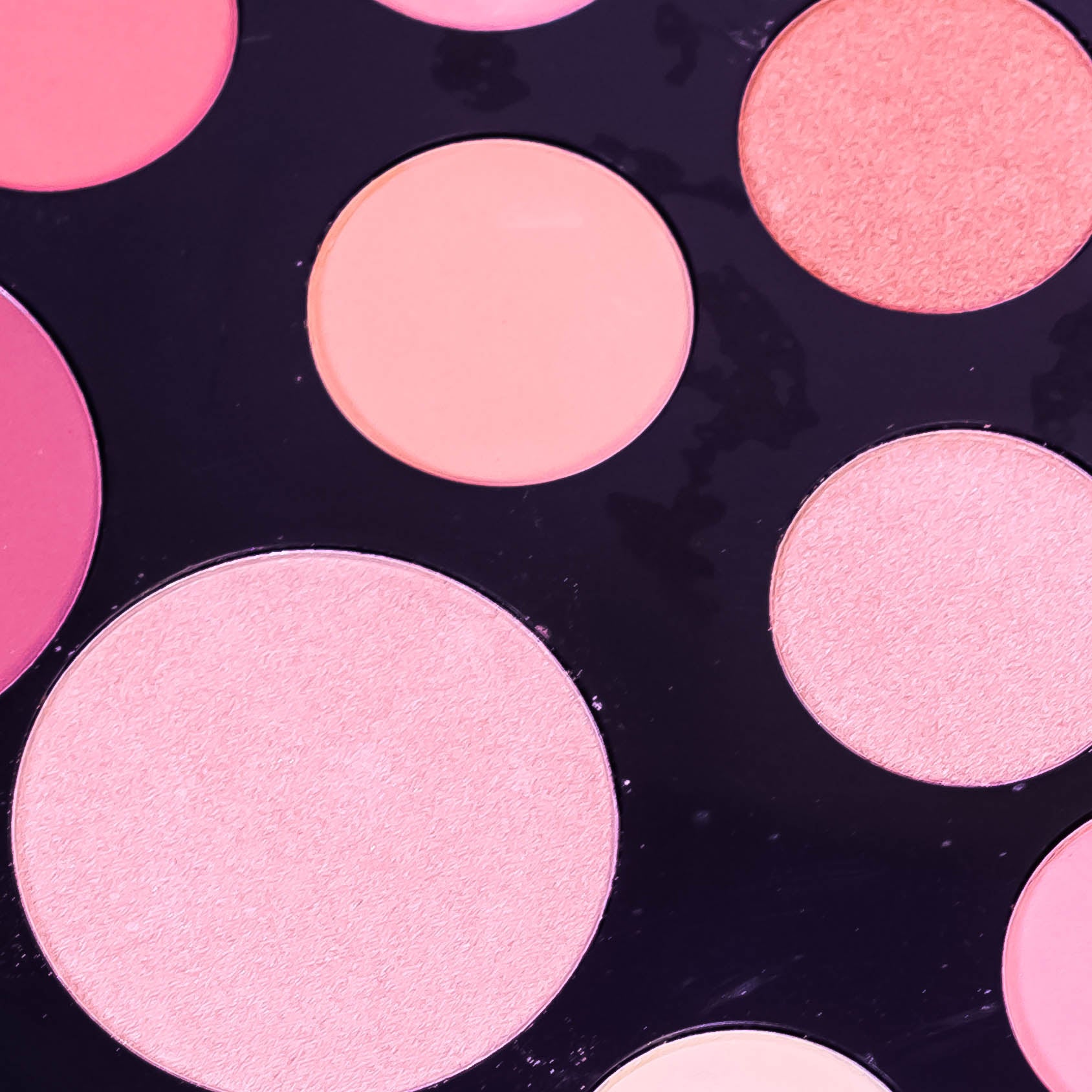 Flawless Canvas - Makeup Revolution Pro HD The Face Works in Medium Dark