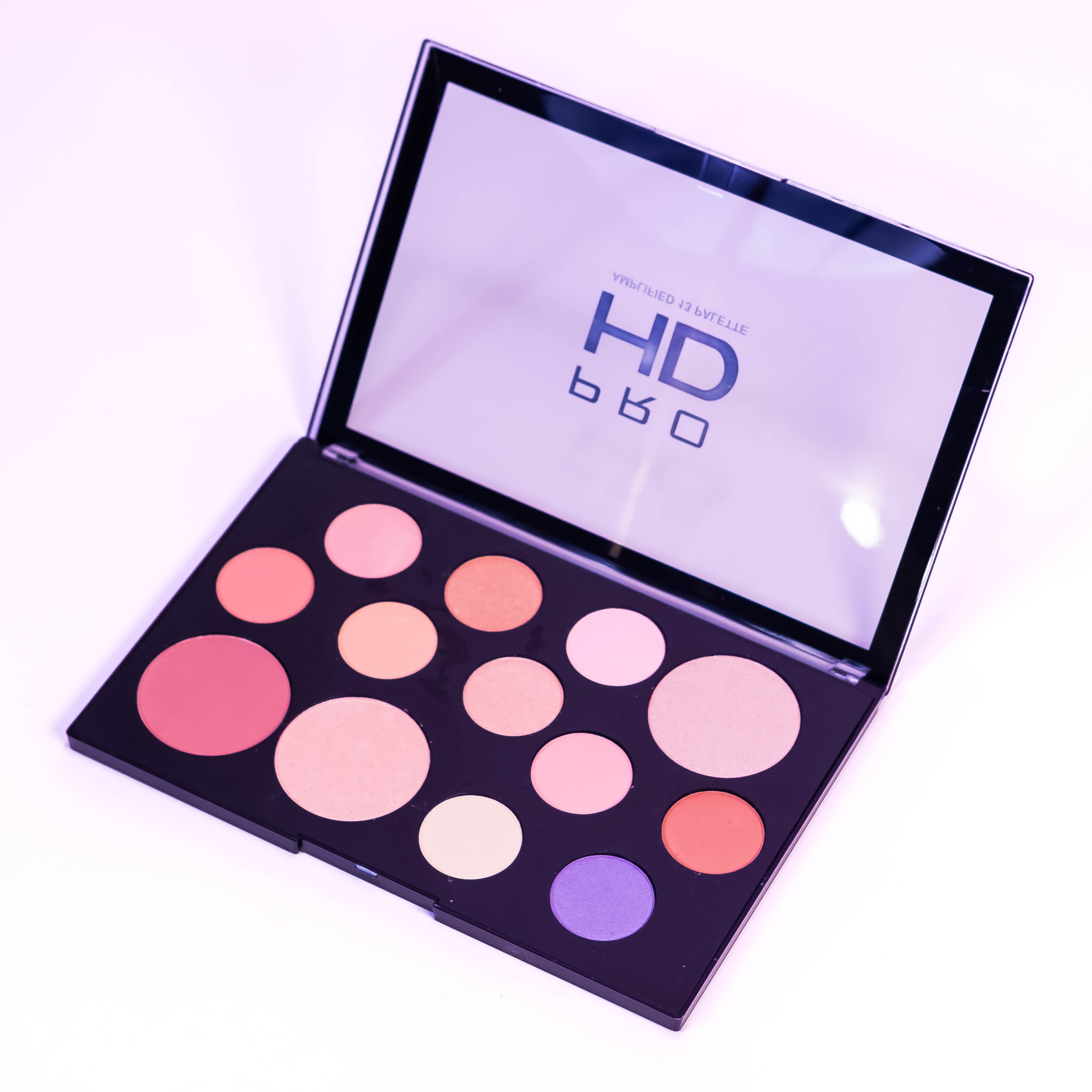 Flawless Canvas - Makeup Revolution Pro HD The Face Works in Medium Dark