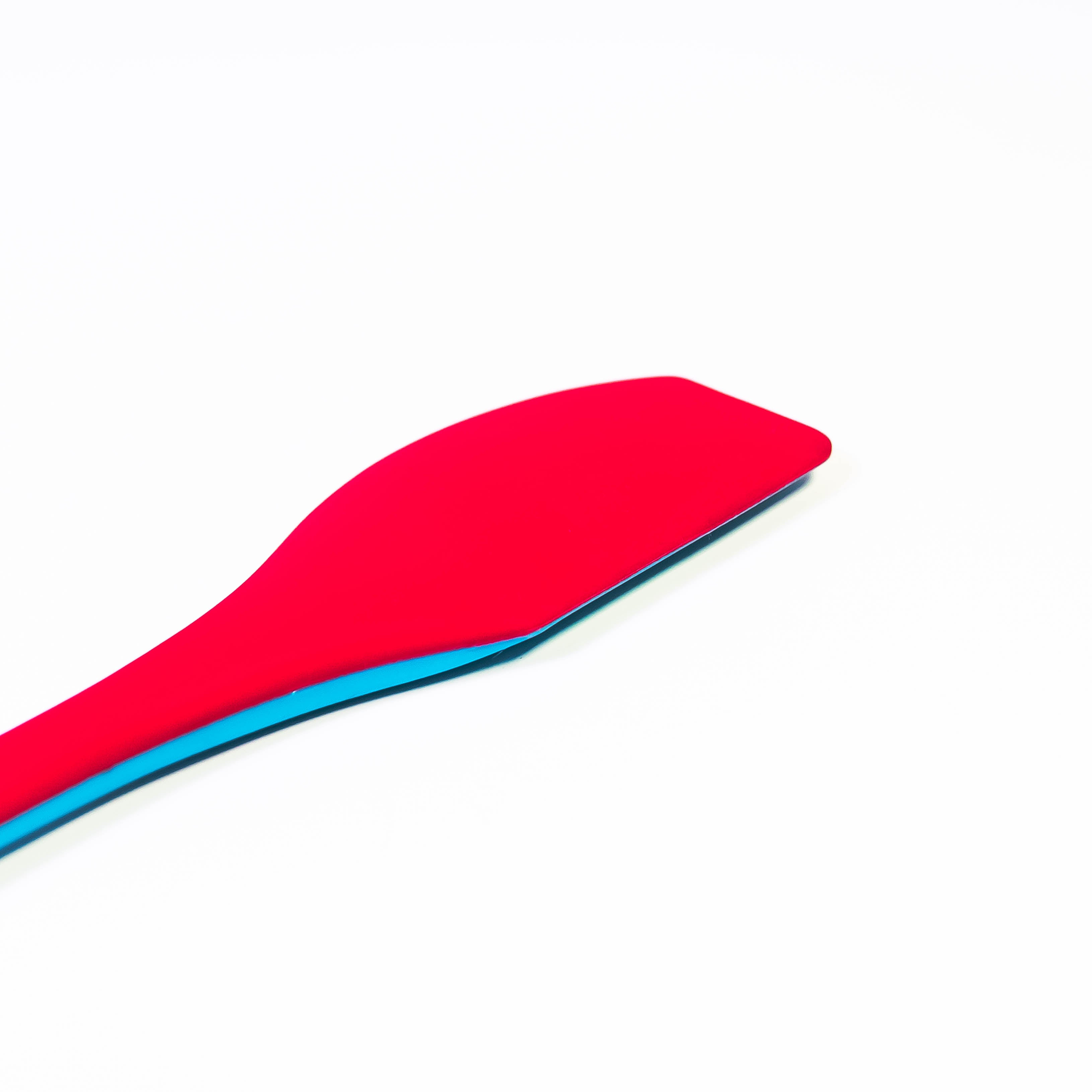 Two-Tone Spatula: Red and Blue Delight for Culinary Versatility