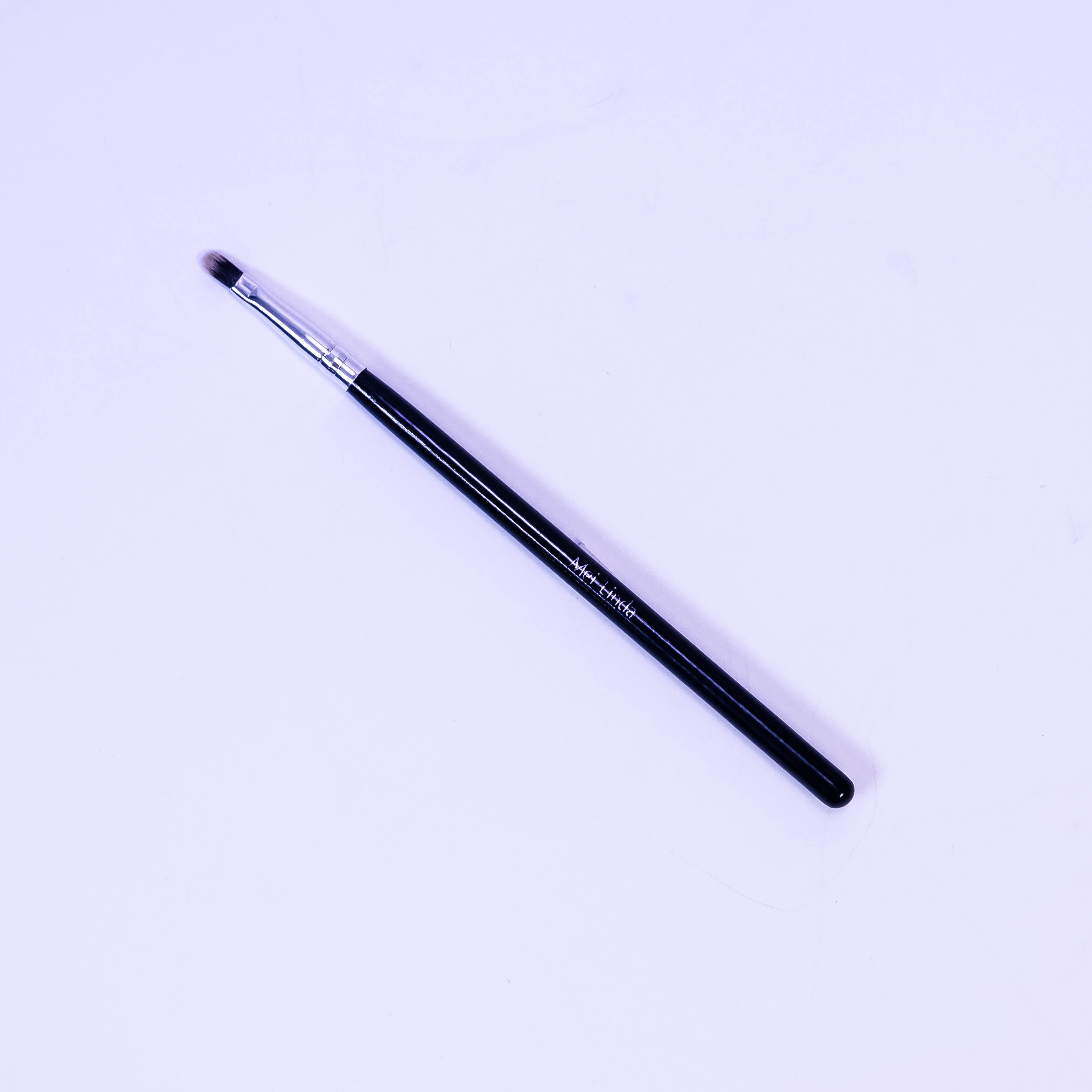 Elegante Lips: Precision Lip Brush for Perfect Pout