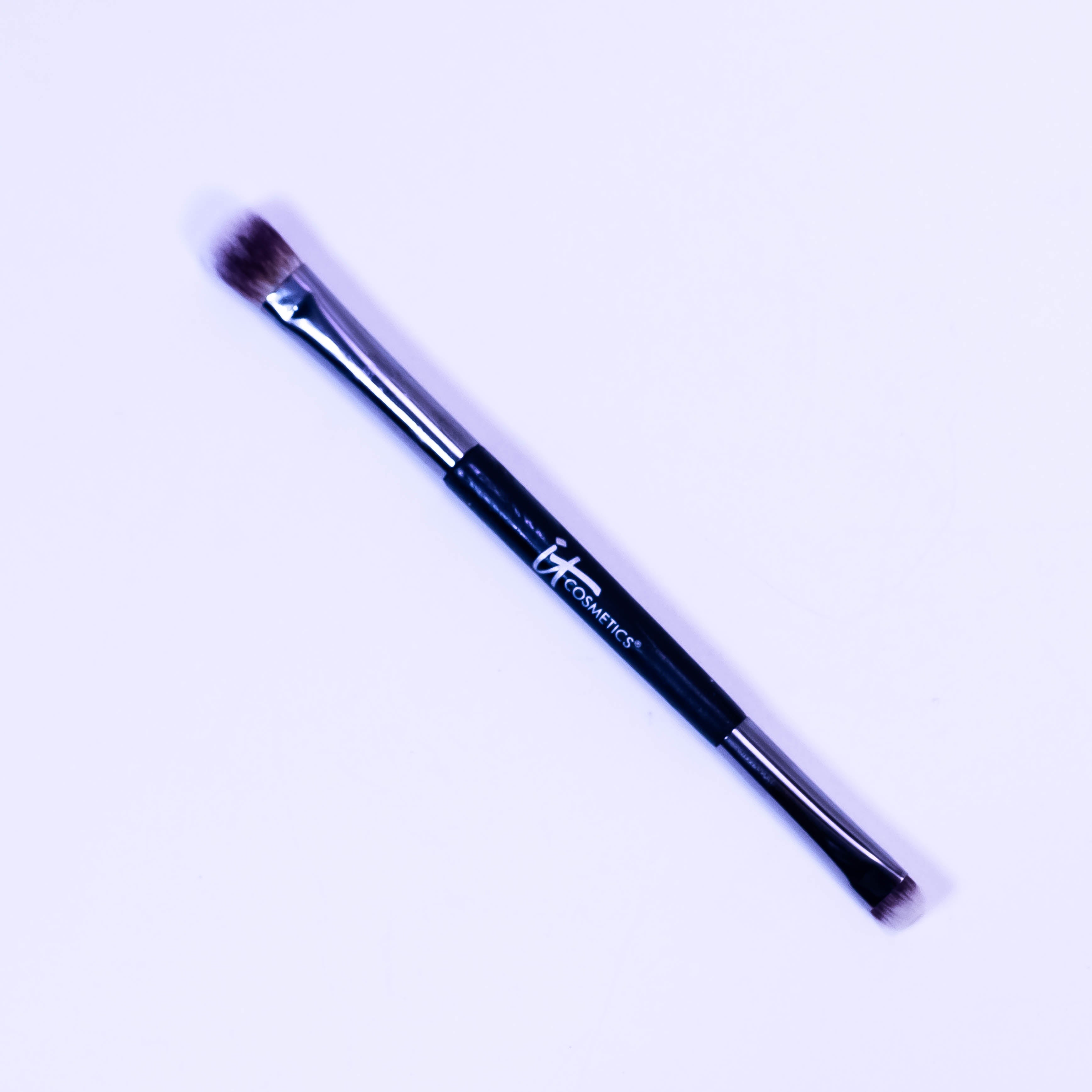 IT - Cosmetics DualGlow: 2-in-1 Eyeshadow and Liner Brush