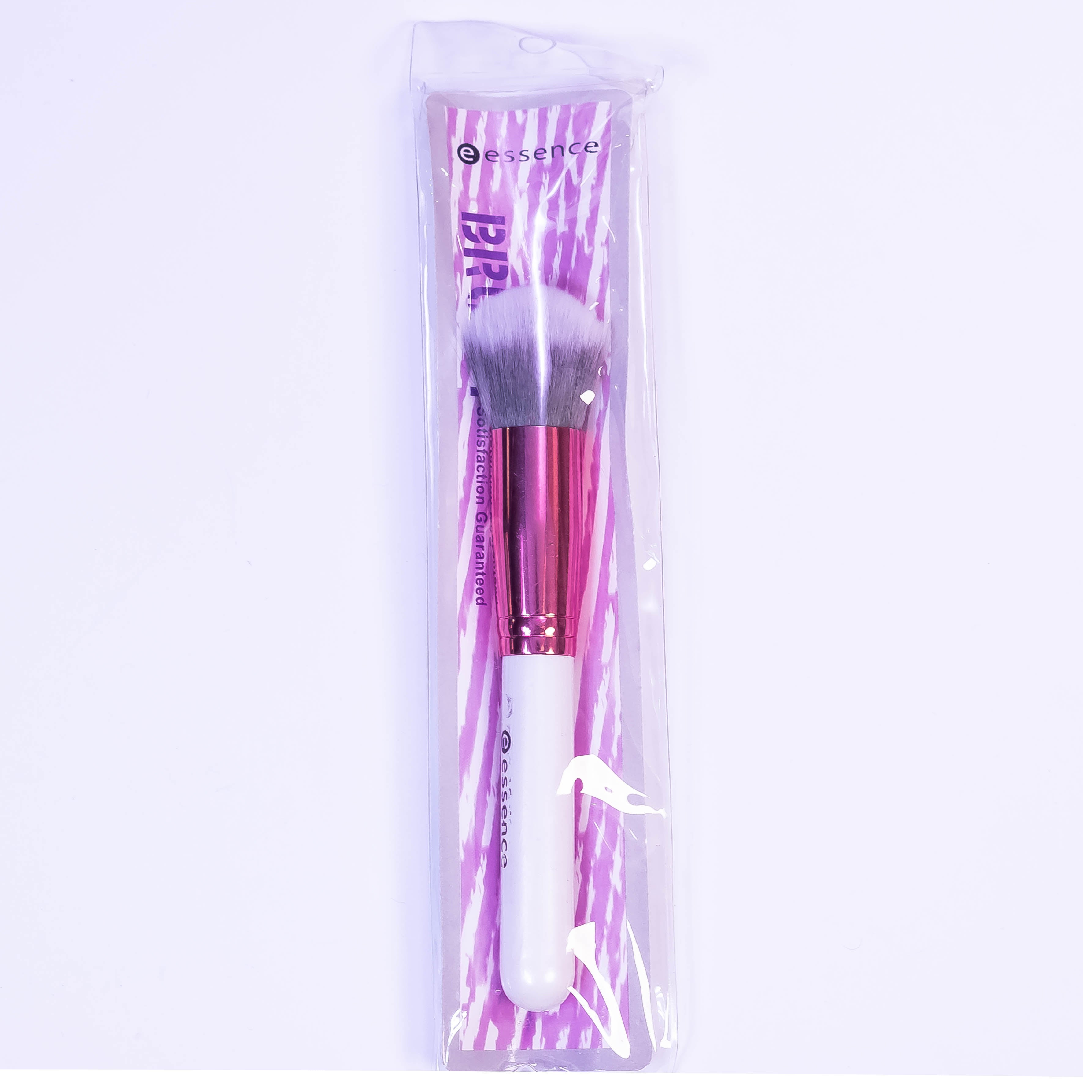 essence Powdertouch: Your Flawless Powder Brush!