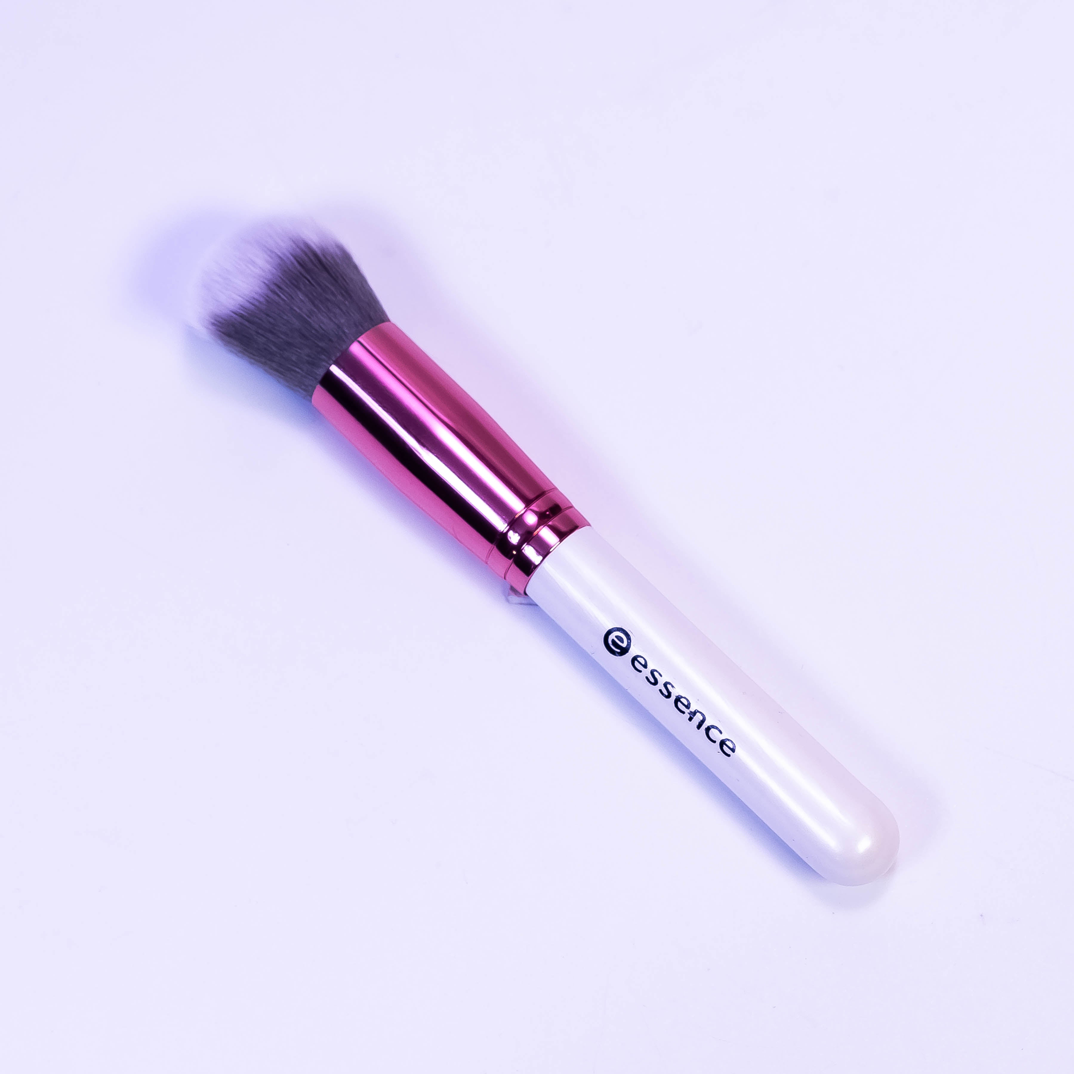 essence Powdertouch: Your Flawless Powder Brush!