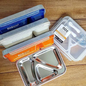 Leakproof partitioned school lunch box with utensils for kids and toddlers by Zoni Stores.